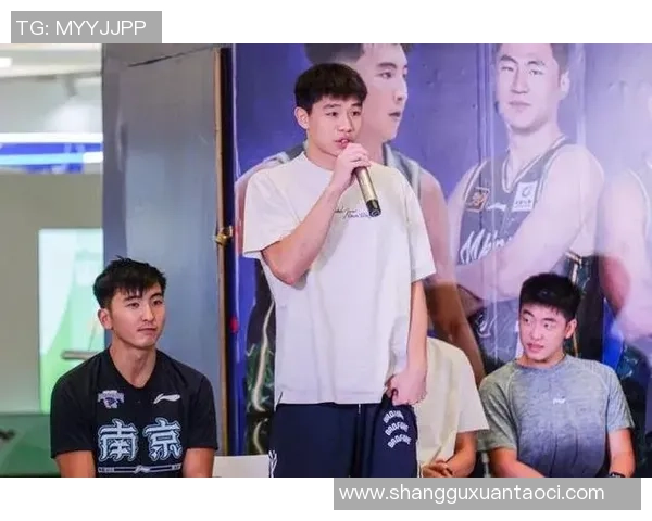 南京篮球队比赛经验引发热议球迷对战术选择和球员表现展开激烈讨论